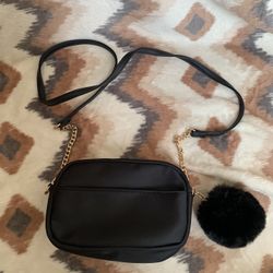 Elegant Black Crossbody Bag with Gold Chain