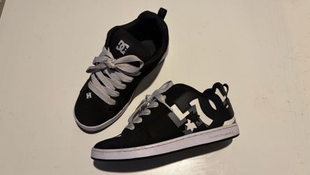 DC Court Graffik 3D Skate Shoe - women’s size 8