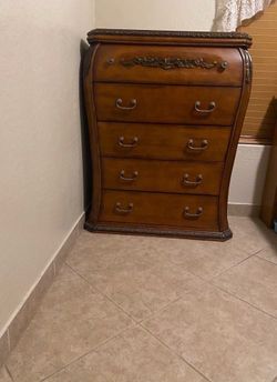 chest of drawers
