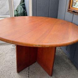 Round Table