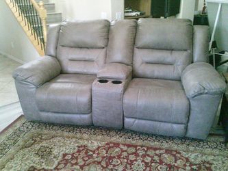 Dual recliner love seat...Like Showroom new
