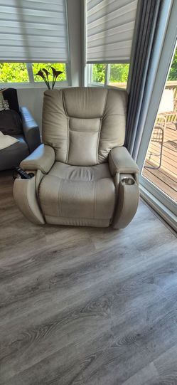 LEATHER RECLINER