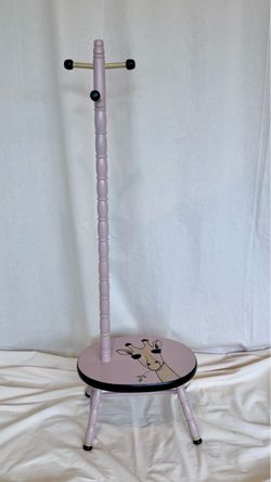 Vintage children rack with sitting & Giraffe