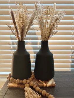 Modern Farmhouse Matte Black Vase Set with Neutral Dried Floral Décor