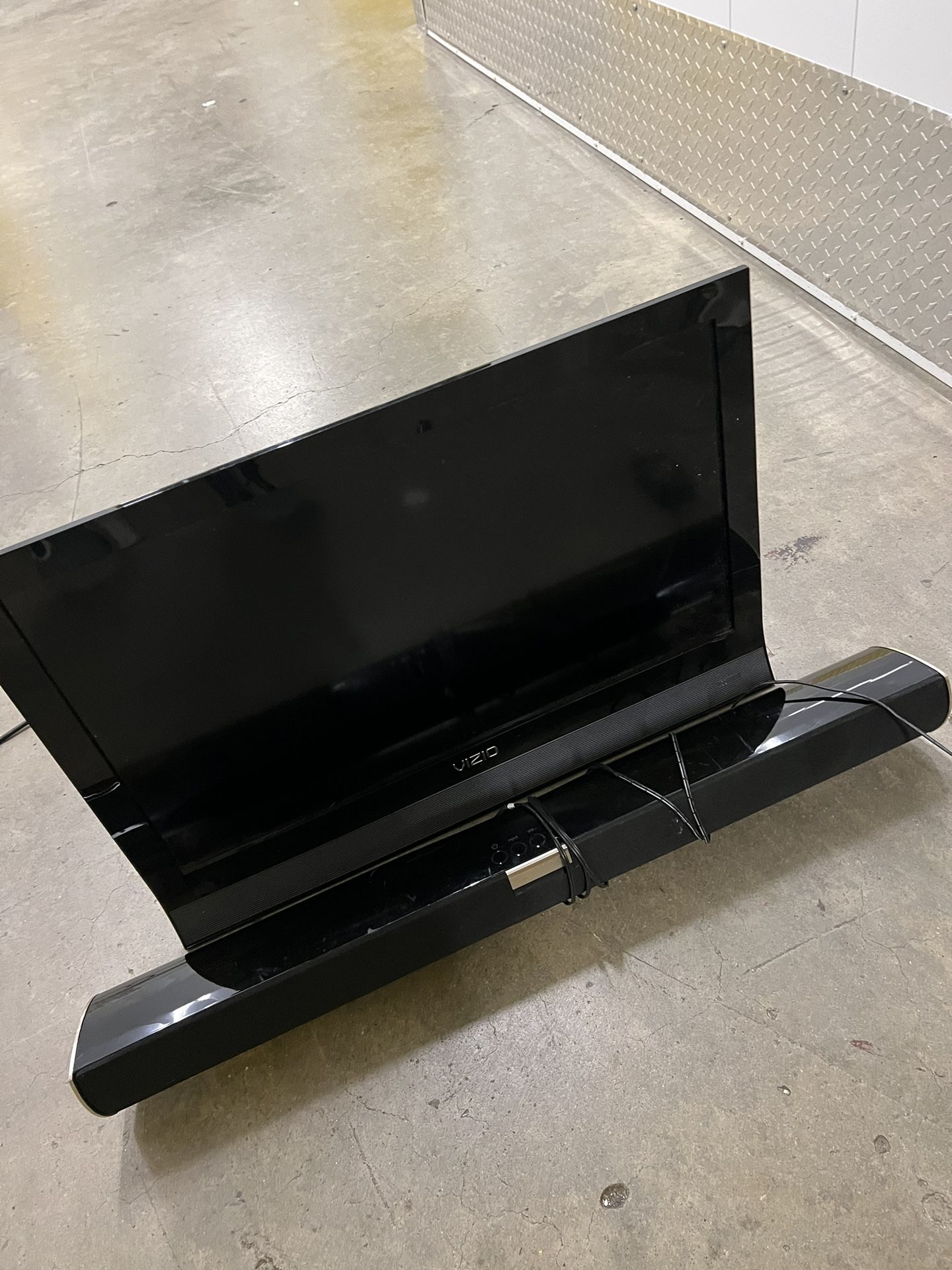 VIZIO TV & Sound Bar