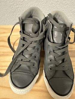 Converse Chuck Taylor High-Top Sneakers  Boys size 6