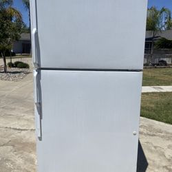 GE 33 Inch Top Freezer With Ice Maker Machine Refrigerator 