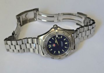 TAG Heuer Professional WK1113 Blue Dial 200m Sapphire Crystal Stainless Steel Watch