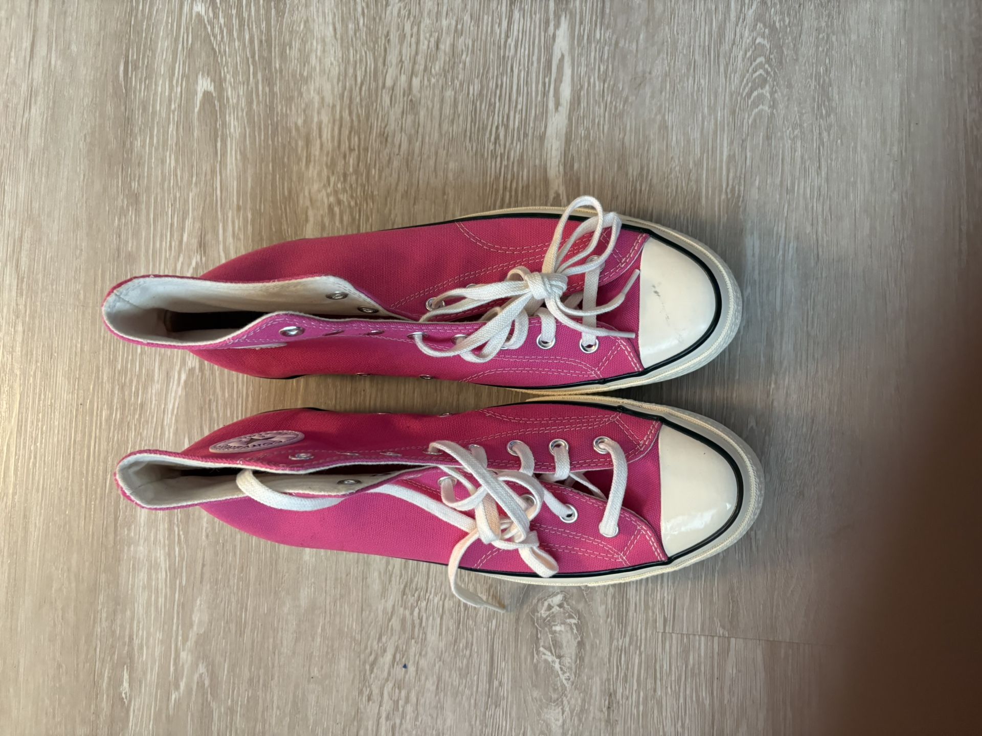 Men’s pink converse athletic shoes