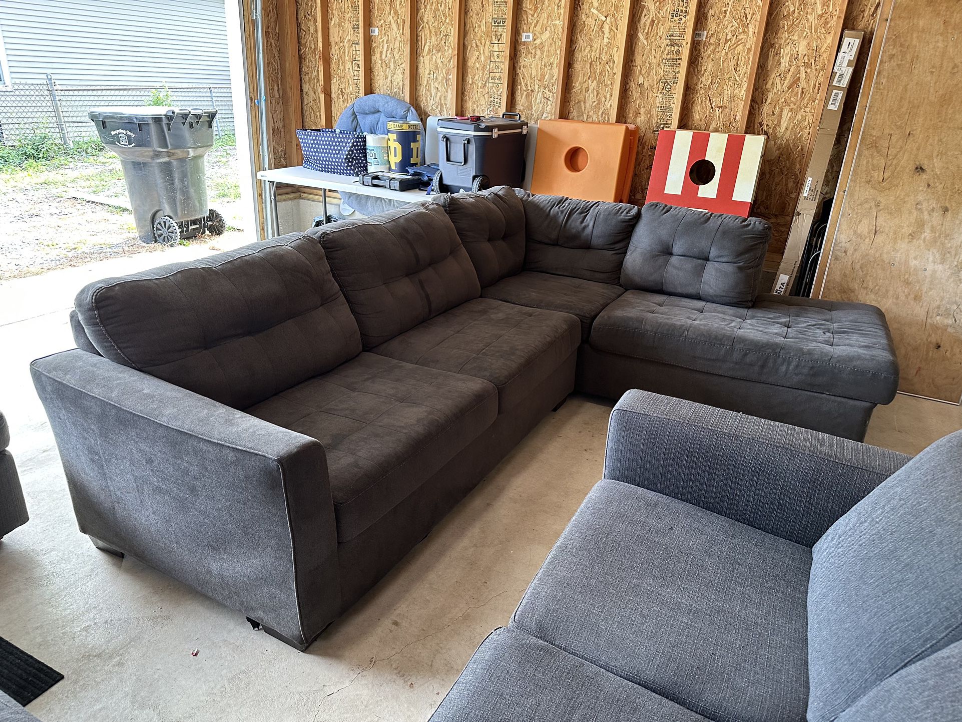Sectional Couch (WE DELIVER)