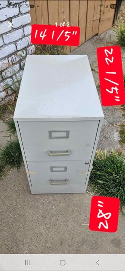 File Cabinet (has no keys )