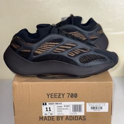 Yeezy Boost 700 V3 "Clay Brown" - - Size 11