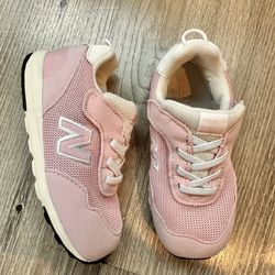 New Balance Toddler Pink Shoes! (Size 8) 