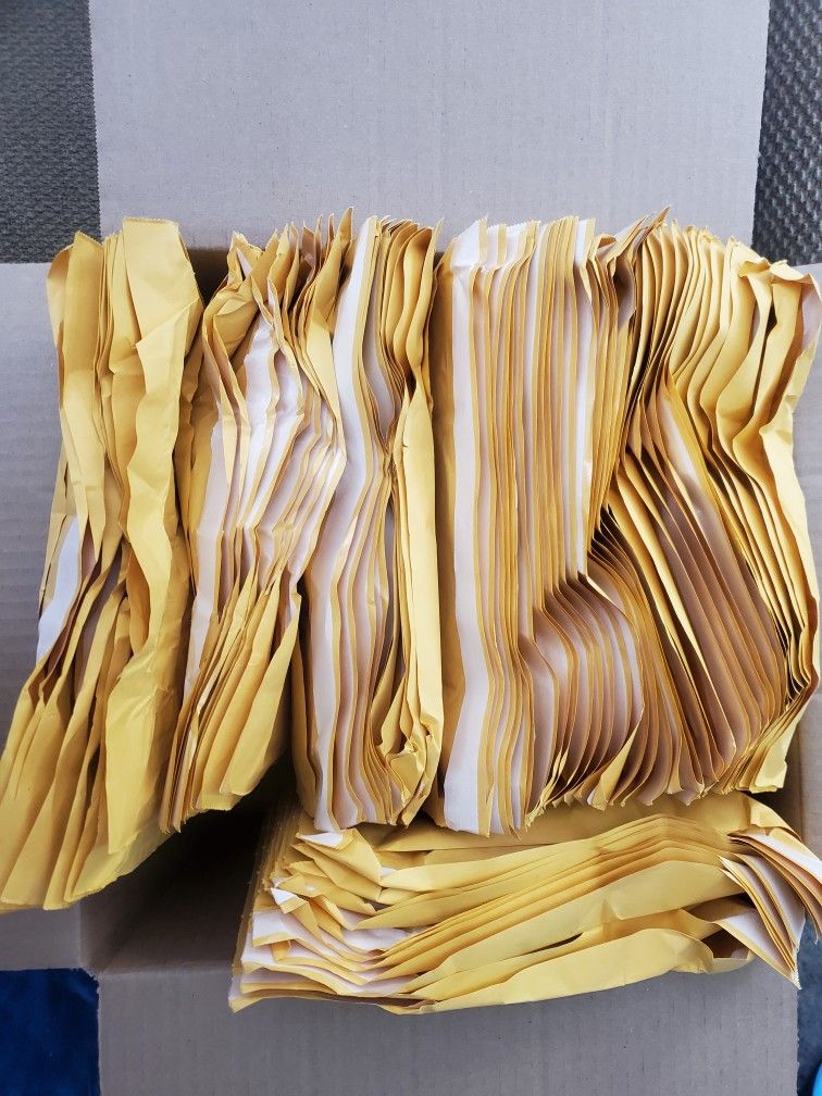 Jiffylite Self Seal Padded 10 1/2" X 16" Yellow Envelopes