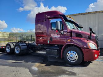 3 X 2013 CASCADIA FREIGHTLINER
