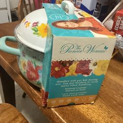 Martha Steward cooking Pan w Lid