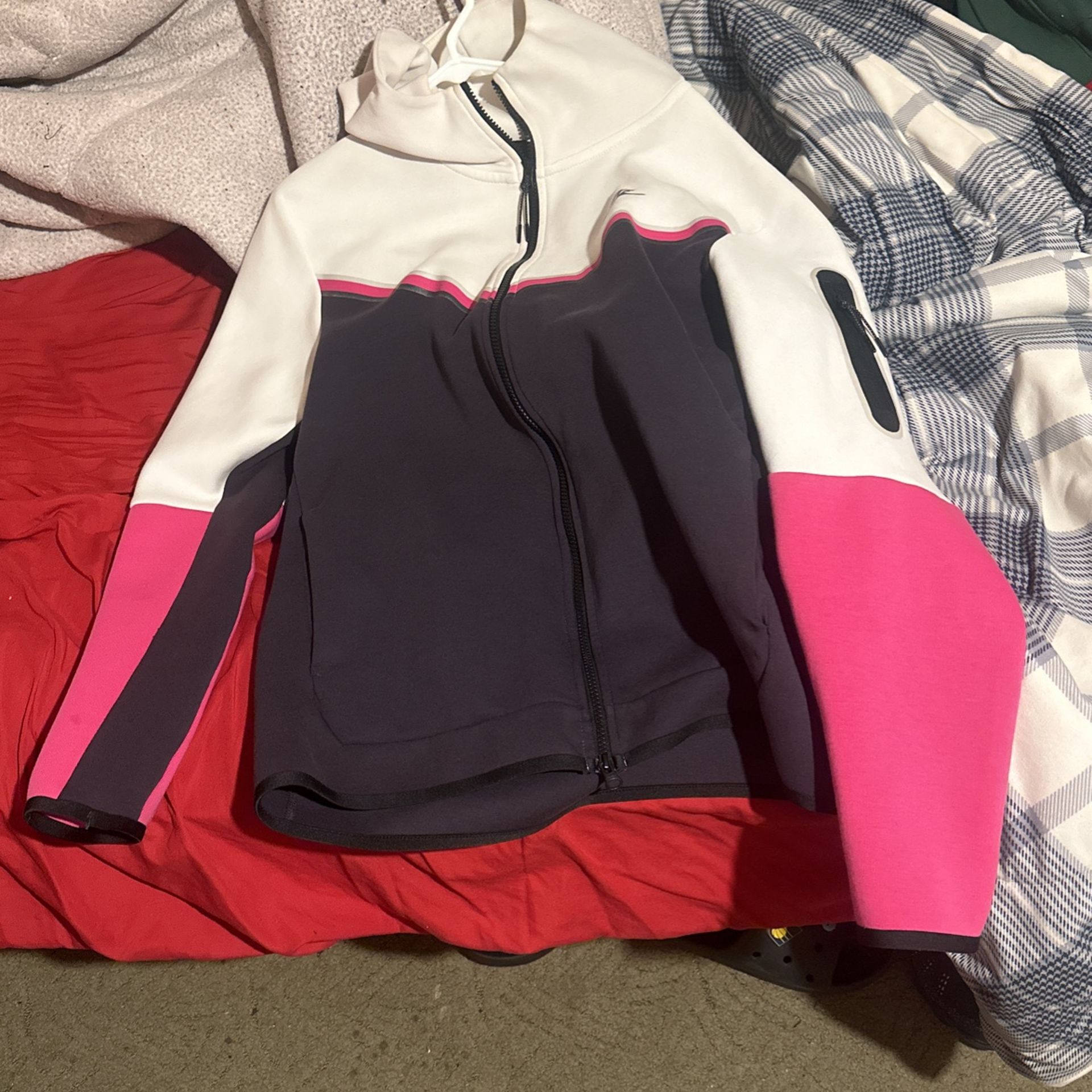 Nike Tech
