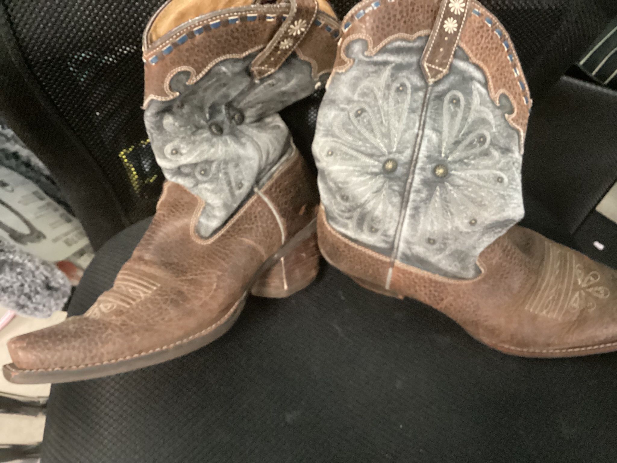 Boots On The Ground! Western Style, Brown Woman Cowgirl Boots. Size 9 New