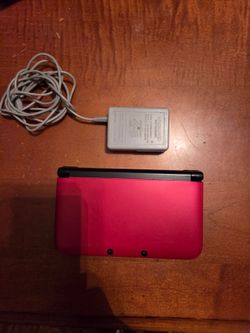Nintendo 3DS XL with Charger and stylus includes 64gb sd card