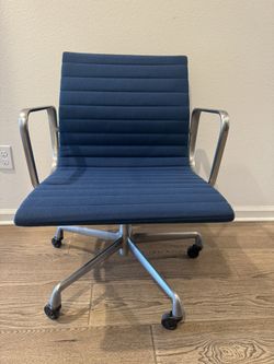 Vintage Herman Miller Eames Aluminum Group Management Chair - Navy Ribbed