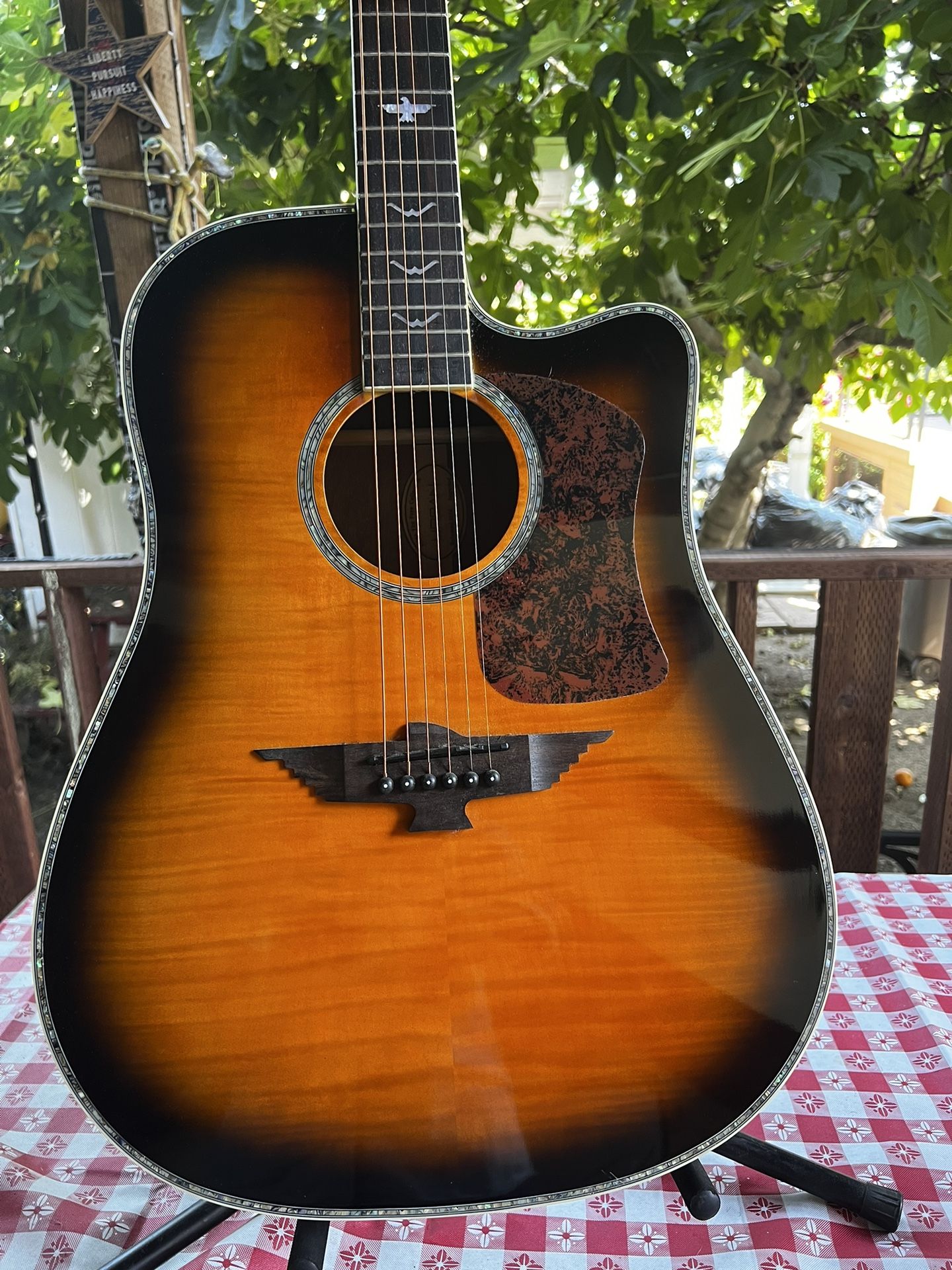 Keith Urban Acoustic Electric Guitar Sun Burst (Right-Handed) Brand new. Use For display only