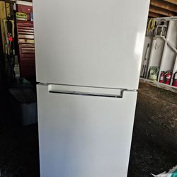 10.1 Cu Ft Top Freezer Refrigerator