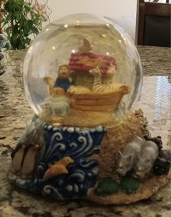 Noah's Ark Snowglobe 