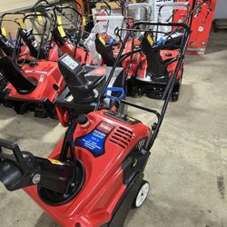Toro power Clear 621E Snowblower 
163cc gas Engine with Electric start 
New paddles & Scraper 
$299