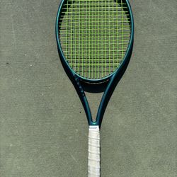 Wilson Blade V9 16x19 Tennis Racket