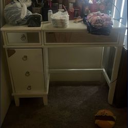 VANITY MUST GO !! 20$ OBO 