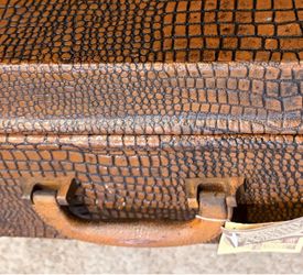 Vintage Nesting Trunk Set- decor/Storage