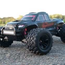 MJX 10208 4s v2 BRUSHLESS RC 4wd Monster Truck - VERY Powerful & Fast!