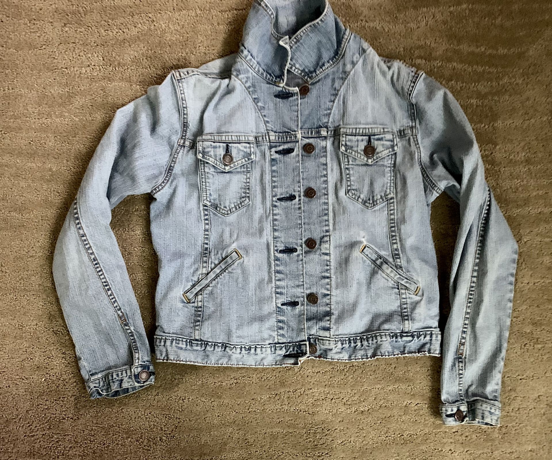 Woman’s 8 10 Levi’s Jean jacket
