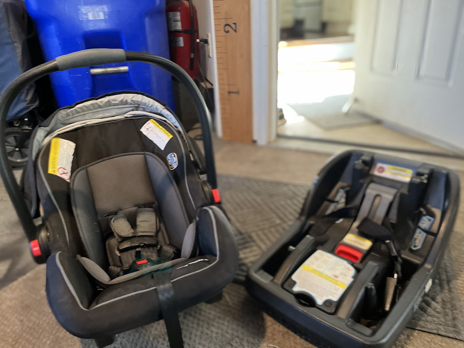 GRACO infant Car Seat And Jogging Stroller