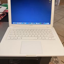 MacBook 2009 With Low Battery Count. Great For Kids Or Teen