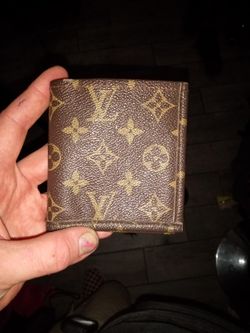 LV Wristlet Wallet for Sale in Di Giorgio, CA - OfferUp