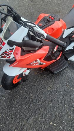 Kid trax Electric toddler motorcycle.