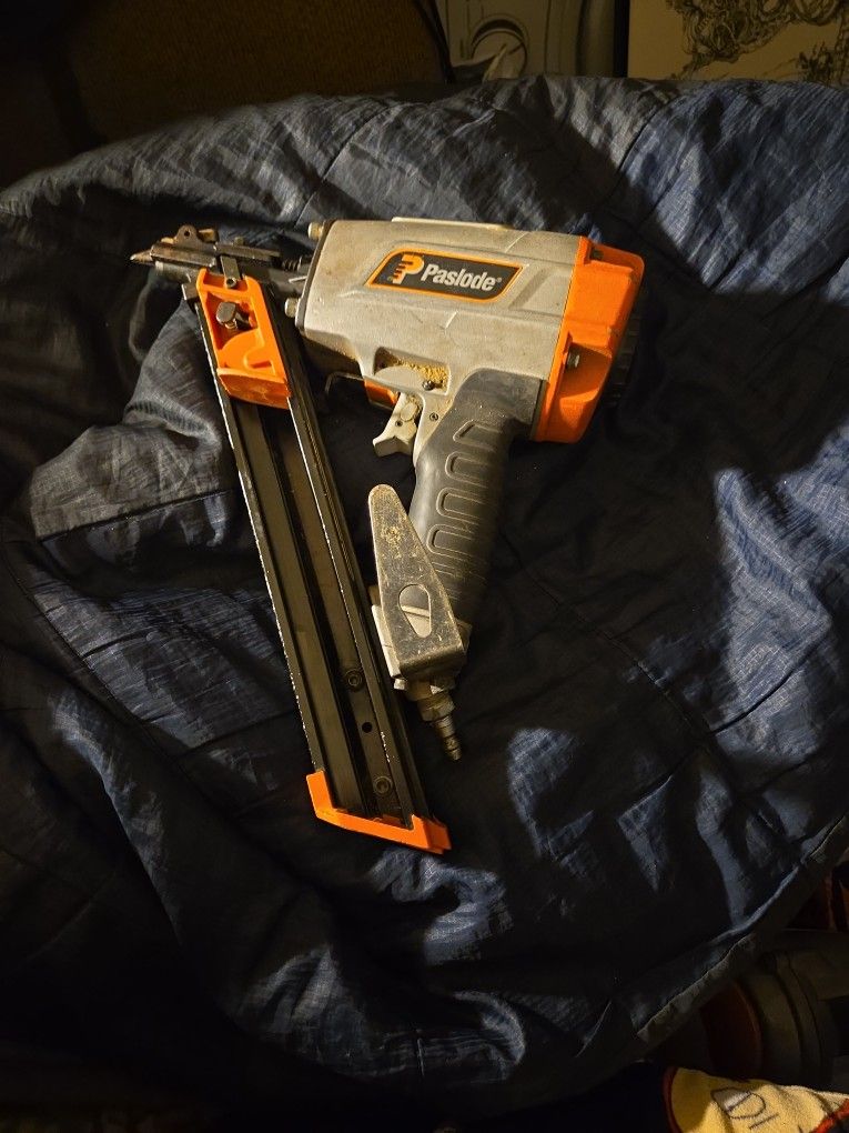 Paslode PP Joist Hanger Nailgun 200.00 Works Great !! (Milford)
