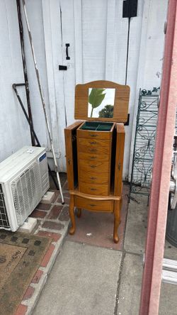 JEWELRY ARMOIRE / WOOD / OAK