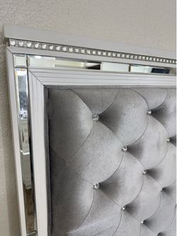 ✨ Glam Tufted Bed Frame with Crystal Accents & Mirrored Trim – Full Size