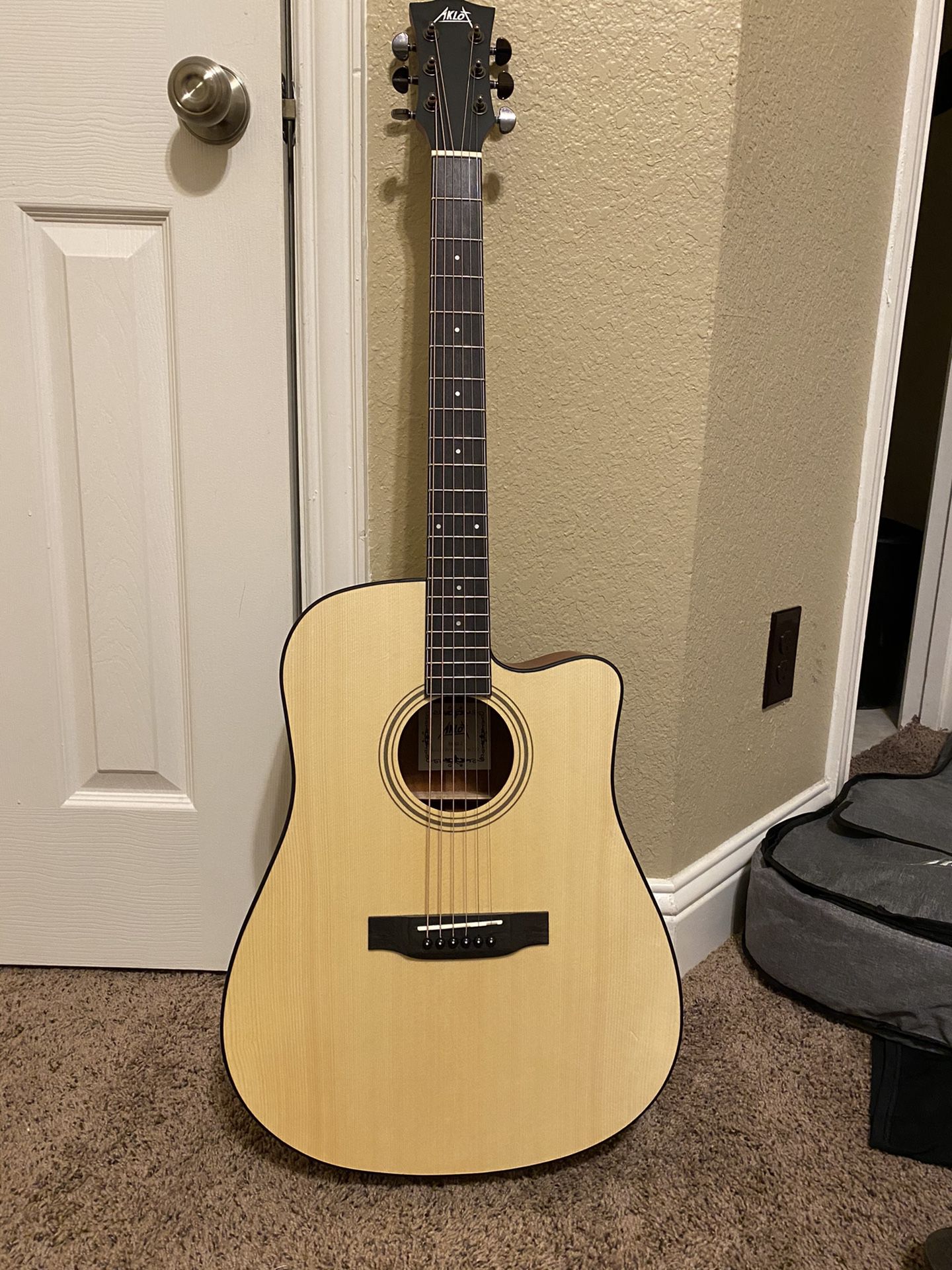 Aklot Guitar Brand New Comes With Case And Accessories