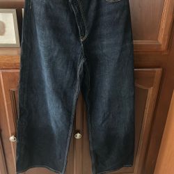 Dark Blue Jeans, White Leg