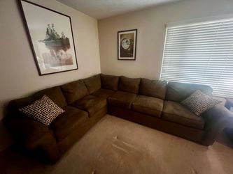 Comfortable couch for sale! Like new + pull out bed.