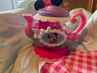 Minnie Mouse tea set