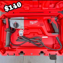 Milwaukee 8 Amp Corded 1 in. SDS D-Handle Rotary Hammer