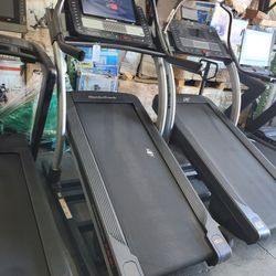 Nordictrack X22i 40% incline - 12mph max speed  - 1250$ 