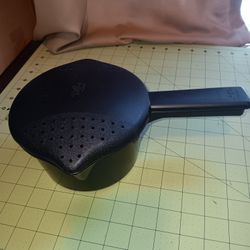Pampered Chef Black Pot