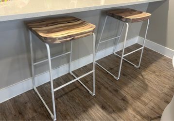 Wooden w/ white barstools