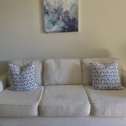 Value City burton Couch (no Pet, No Smoke) 