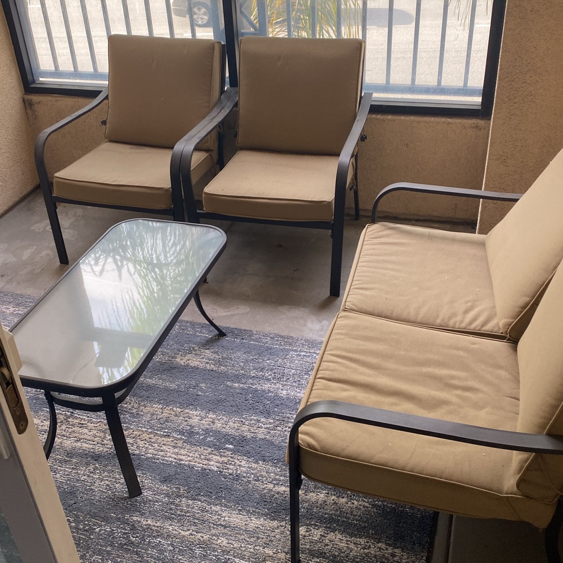 Outdoor Patio Set With Rug